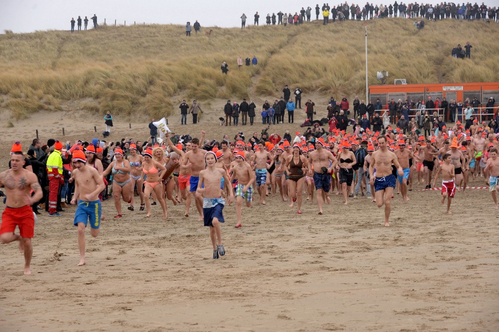 ../Images/Nieuwjaarsduik Nederzandt 2017 024.jpg